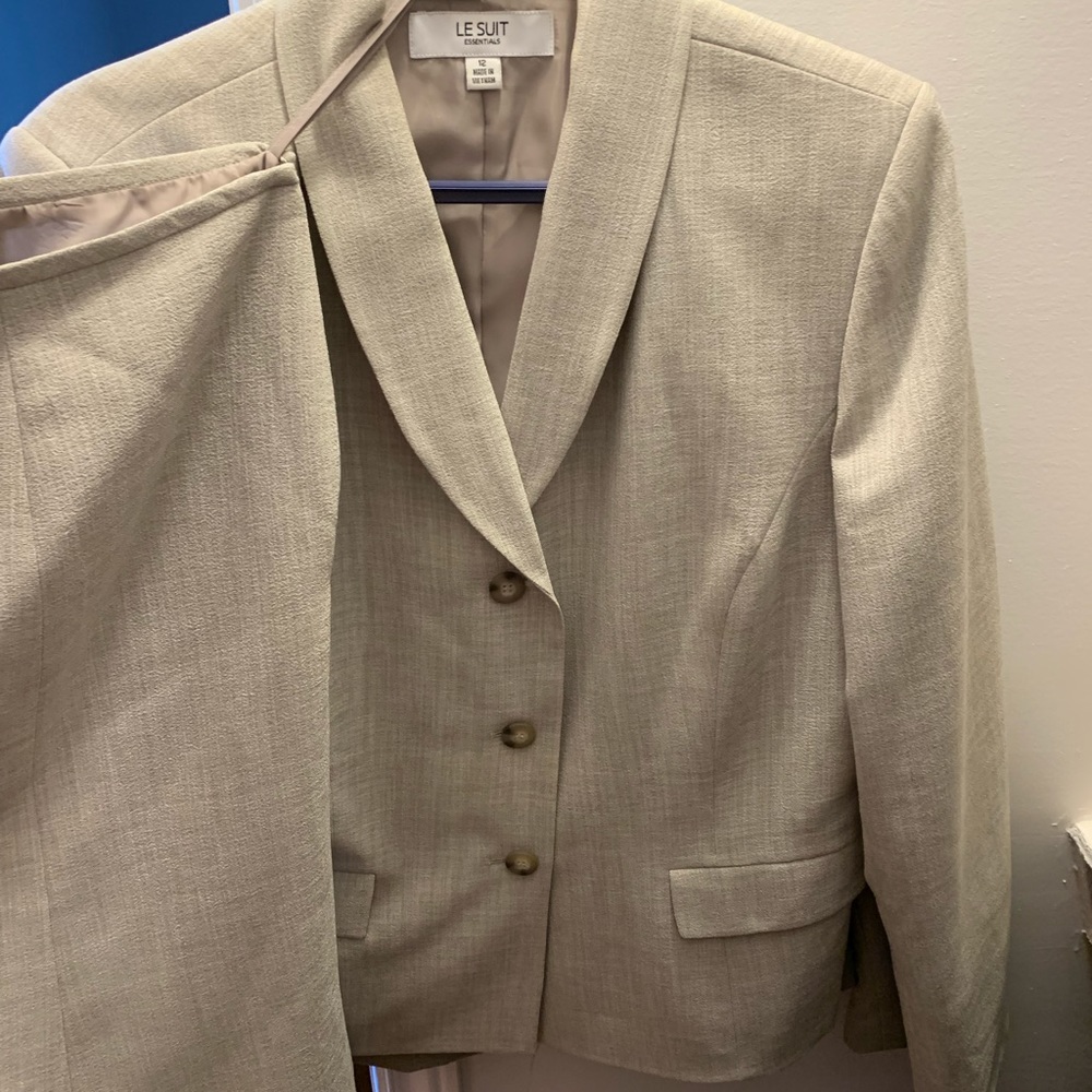 Women's skirt suit by Le Suit, EUC